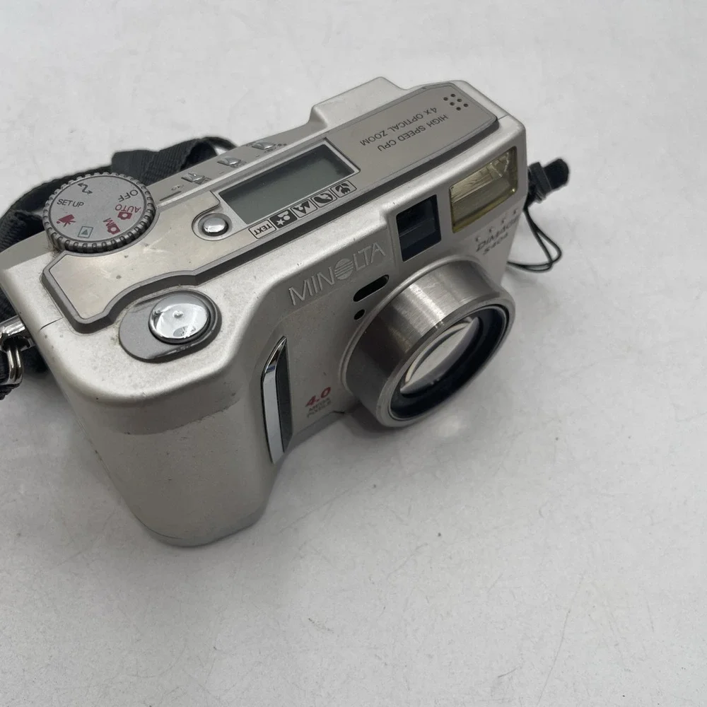 Minolta DIMAGE S404 4.0 MP Digital Camera 4X Zoom+Batteries+Memory Card